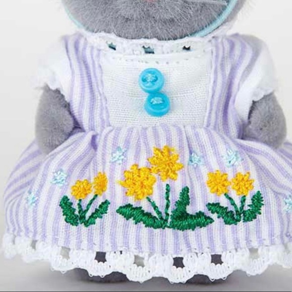 Calico Critters Strawberry and Dandelion Embroidery Limited Edition Gift Set - Picture 4 of 11